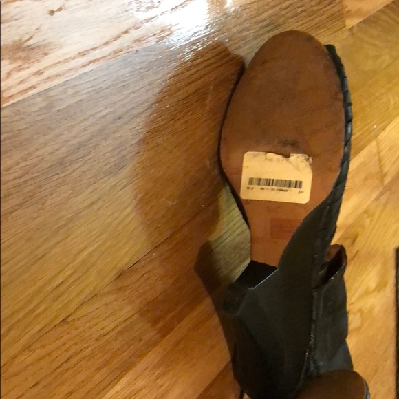 Shoes - Picture 4 of 7